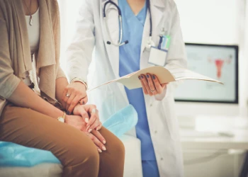 Biểu hiện, triệu chứng lâm sàng của ung thư vú