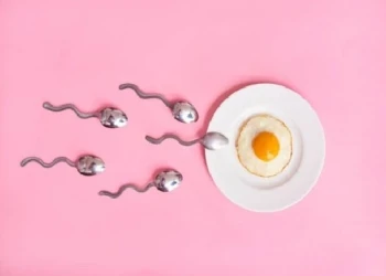 Góc giải đáp - Tinh trùng dính vào quần áo có thai không?